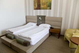 Отель Iaki Conference & Spa Hotel Мамая Улучшенный семейный двухместный номер с 1 кроватью и видом на море-1