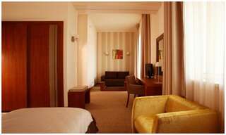 Отель Iaki Conference & Spa Hotel Мамая Улучшенный семейный двухместный номер с 1 кроватью и видом на море-5