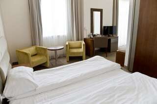 Отель Iaki Conference & Spa Hotel Мамая Улучшенный семейный двухместный номер с 1 кроватью-3